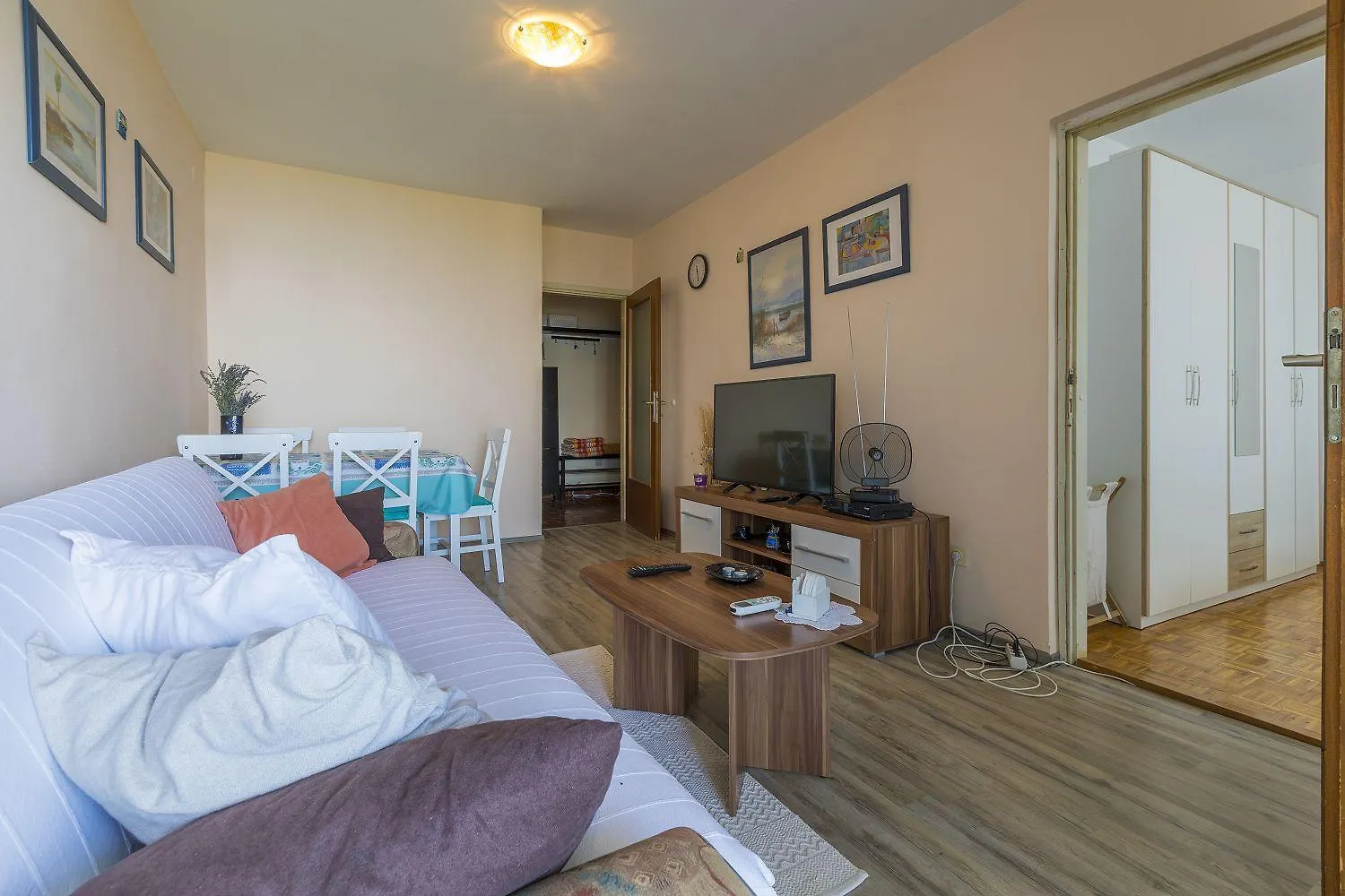 Charmantes Apartment Nur 300 Meter Zum Strand Mit Meerblick, Waschmaschine, Wifi Crikvenica
